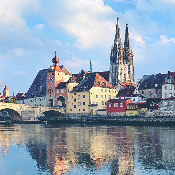 Blick von der Donau zum Regensburger Dom